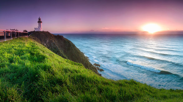 Обои на рабочий стол Маяк на мысе Byron Bay, Australia / Байрон-Бэй, Австралия на рассвете