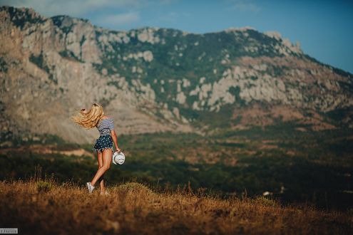 Обои на рабочий стол Модель Анна на природе, фотограф Evgeny Freyer