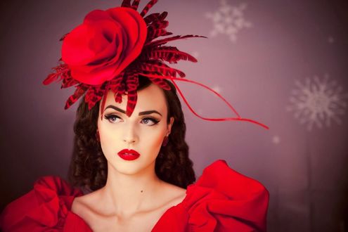 Обои на рабочий стол Модель Idda van Munster в декоративной шляпке с розой, by Nadja Berberovic