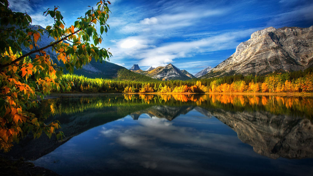 Обои для рабочего стола Красивые горы, отражающие в пруду, Kananaskis Country, Alberta, CA / Кананаскис, Альберта, Калифорния, by Perry Hoag