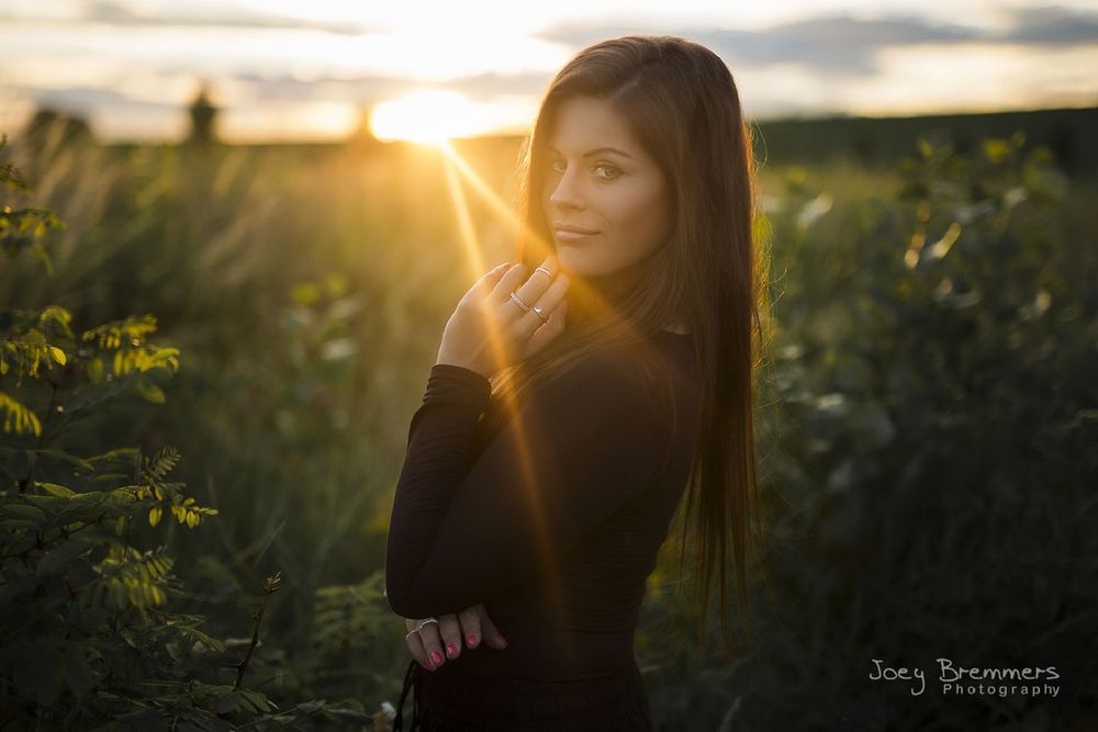 Обои для рабочего стола Модель Teressa Abendlicht в солнечных лучах, фотограф Joeij Bremmers