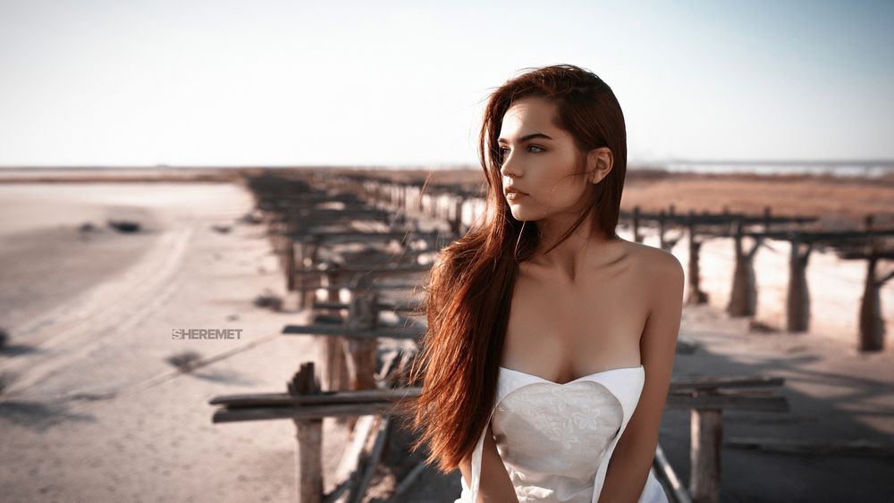 Обои для рабочего стола Девушка на фоне прирооды, фотограф Ivan Sheremet