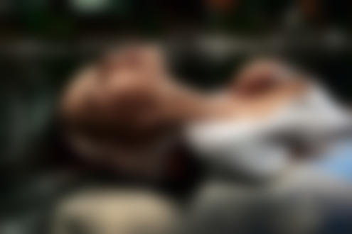 Обои для рабочего стола Модель Анна лежит в воде, фотограф Nikolay Novikov