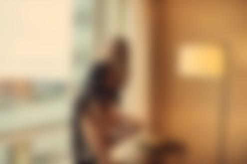 Обои на рабочий стол Модель Astrid Eika стоит у окна, фотограф Henrik Adamsen