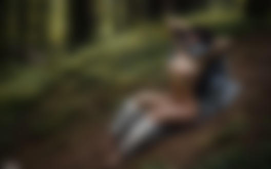 Обои на рабочий стол Модель Oлеся Бухтоярова сидит на земле, фотограф Александр Мельн