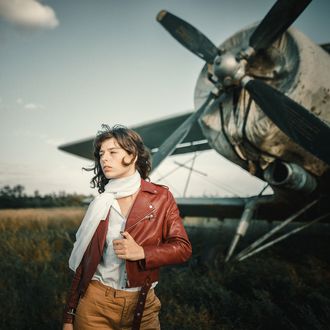 Обои на рабочий стол Модель Анастасия Борис на фоне самолета Фотограф Андрей Васильев