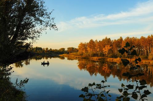 Обои на рабочий стол Рыбаки в лодке на реке на фоне осенних деревьев, неба и облаков, by Larisa-K