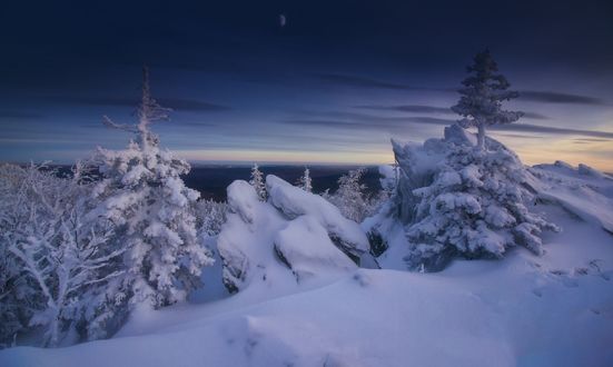 Обои на рабочий стол Зима на Урале, вечерний Таганай. Фотограф Владимир Ляпин