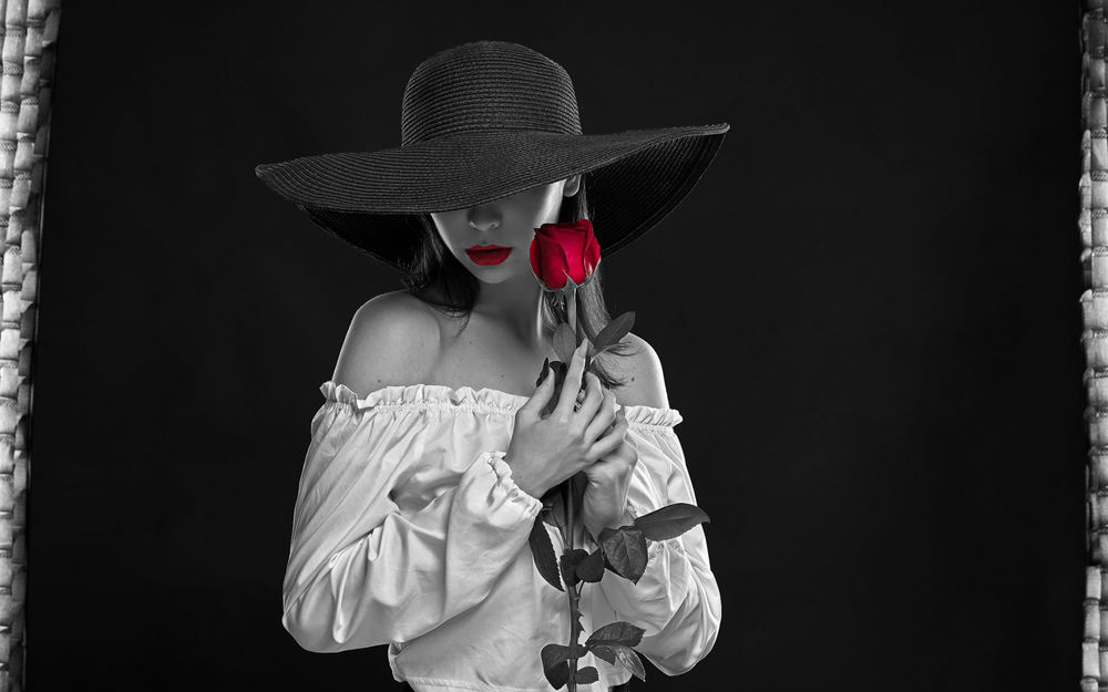 Обои для рабочего стола Девушка Алена Цуркан в шляпе и розой в руках. Фотограф Вячеслав Цуркан