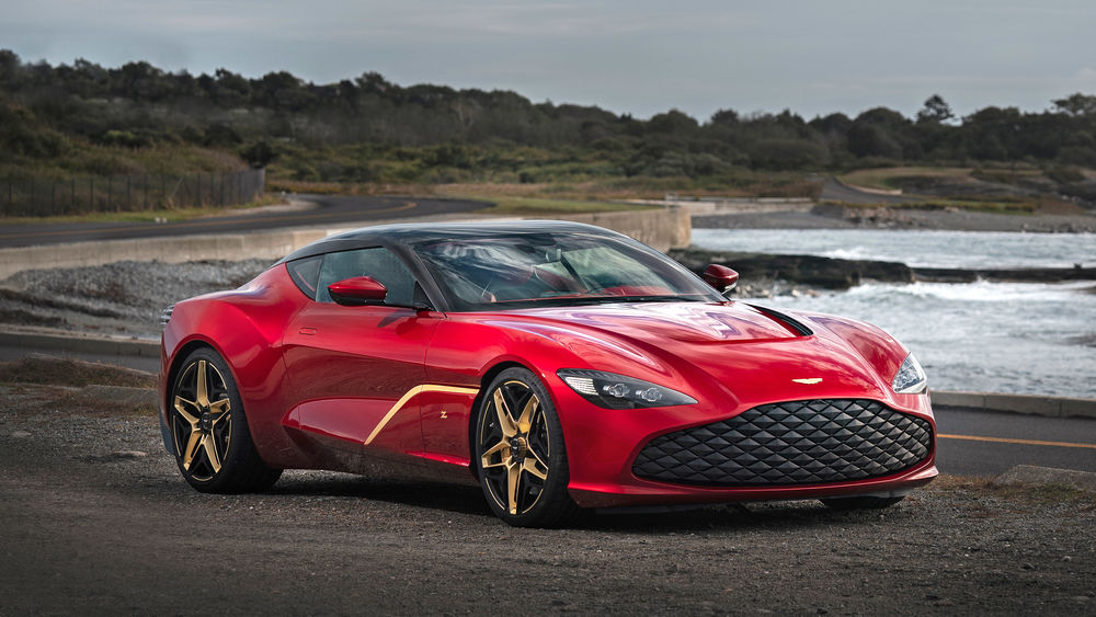 Обои для рабочего стола Красный Aston Martin DBS V12 2019 на побережье
