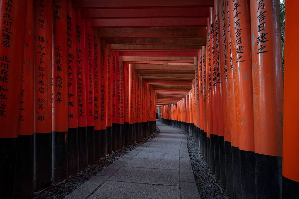 Обои для рабочего стола Fushimi Inari Shrine / ворота тории с иероглифами, Киото / Kyoto, Япония / Japan