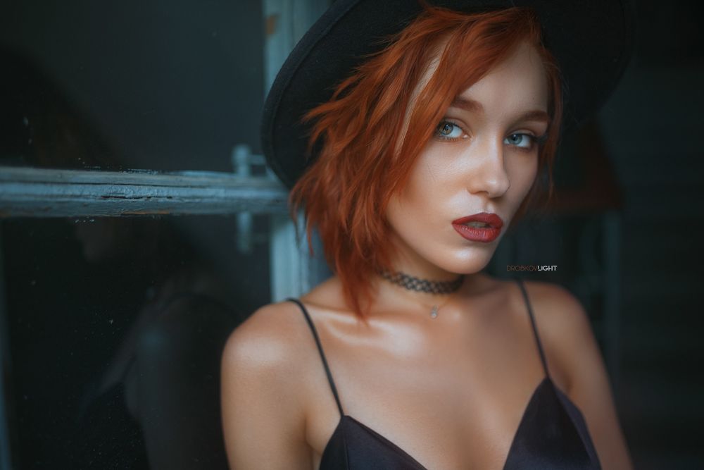 Обои для рабочего стола Девушка Мари Ларина в шляпе. Фотограф Alexander Drobkov