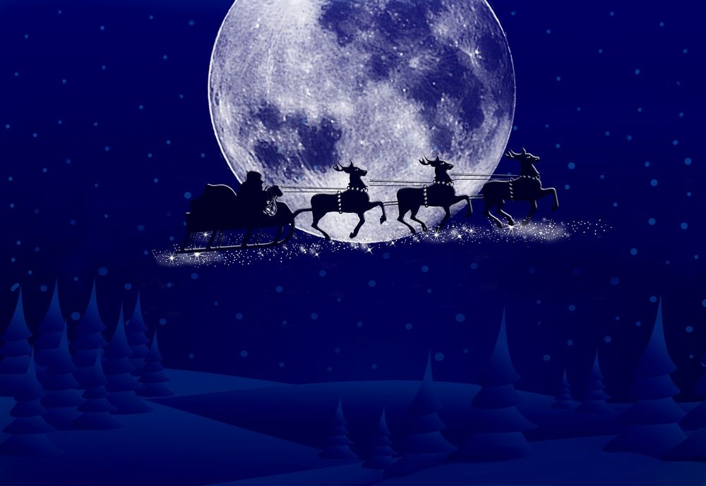 Обои для рабочего стола Санта Клаус летит по небу на оленьей упряжке в санях на фоне луны и деревьев, by Frauke Riether