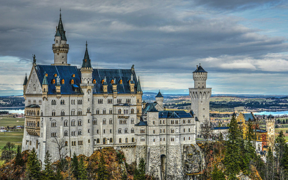 Обои для рабочего стола Замок Neuschwanstein Castle in Bavaria, Germany / Нойшванштайн в Баварии, Германия