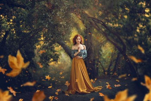 Обои на рабочий стол Девушка в длинной юбке стоит под деревьями, by Jessica Drossin