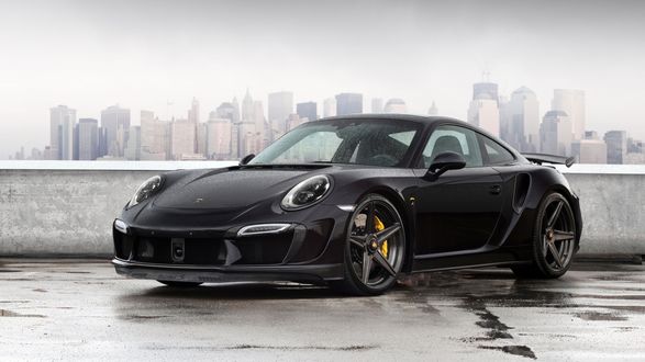 Обои на рабочий стол Черный Porsche 911 Carrera Turbo S в обвесе Stinger GTR 991 стоит у парапета после дождя на фоне города