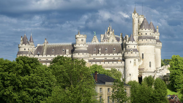 Обои на рабочий стол Feudal Castle Pierrefonds - Oise, France / Феодальный замок Пьерфон - Уаза, Франция, by Nicolas Laverroux