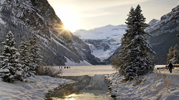 Обои на рабочий стол Lake Louise Sunshine / Озеро Луиза Саншайн зимой, by Attila Pivarnyik