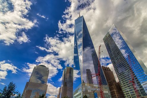 Обои на рабочий стол Нью-Йорк / New York, США / USA, небоскребы на фоне неба с облаками