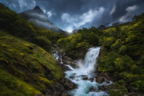 Обои на рабочий стол Водопад в Норвегии / Norway, by Ole Henrik Skjelstad