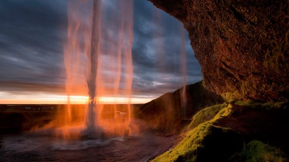 Обои на рабочий стол Вид на Seljalandsfoss Waterfall / водопад Сельяландсфосс