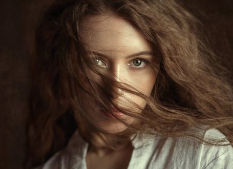 Обои на рабочий стол Девушка Вика с длинными волосами. Фотограф Albert Lesnoy