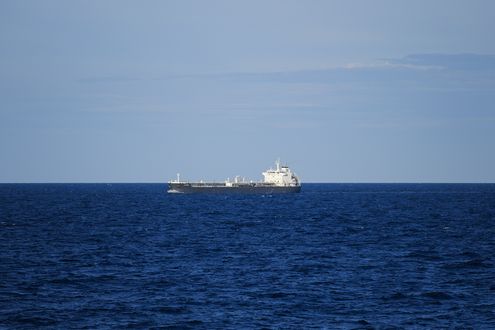 Обои на рабочий стол Танкер на воде моря, by Bruno