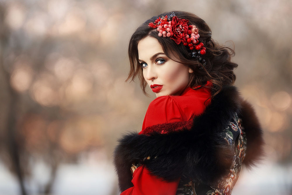 Обои для рабочего стола Девушка с цветами и ягодами на волосах, by Anastasia Grosheva