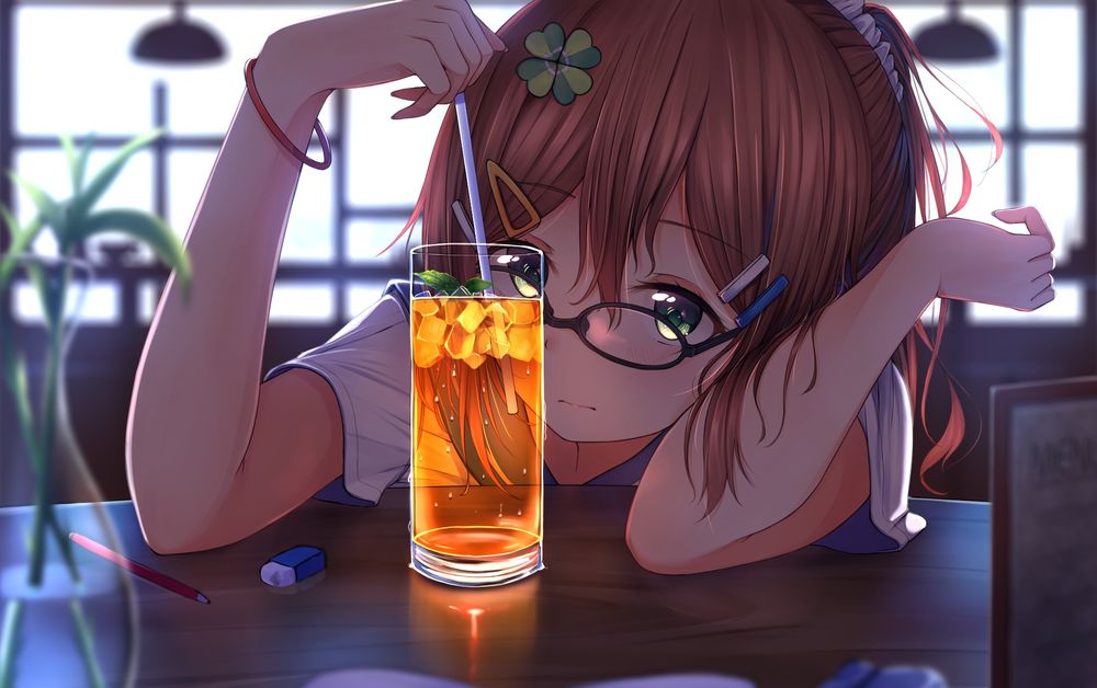 Обои для рабочего стола Рыжая девочка в очках, сидя за столом в кафе, размешивает соломинкой коктейль в стакане