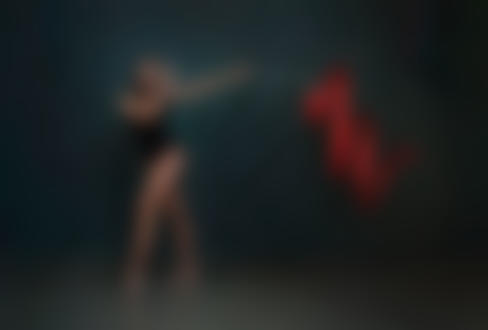 Обои для рабочего стола Девушка - гимнастка с красной лентой, Фотограф Постонен Екатерина