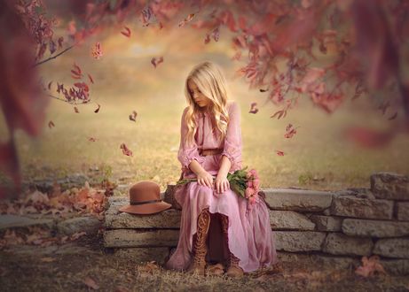 Обои на рабочий стол Девочка с розами сидит под листопадом, by Jessica Drossin