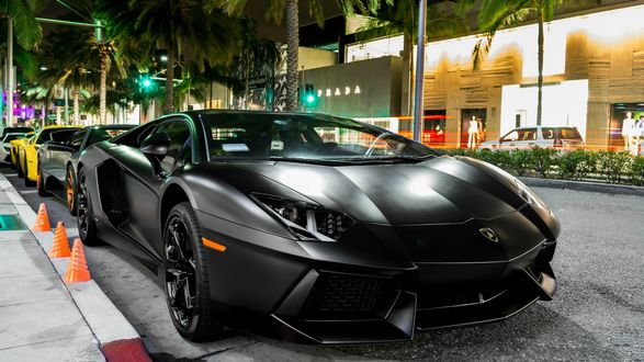 Обои на рабочий стол Lamborghini Aventador 2019 года у обочины