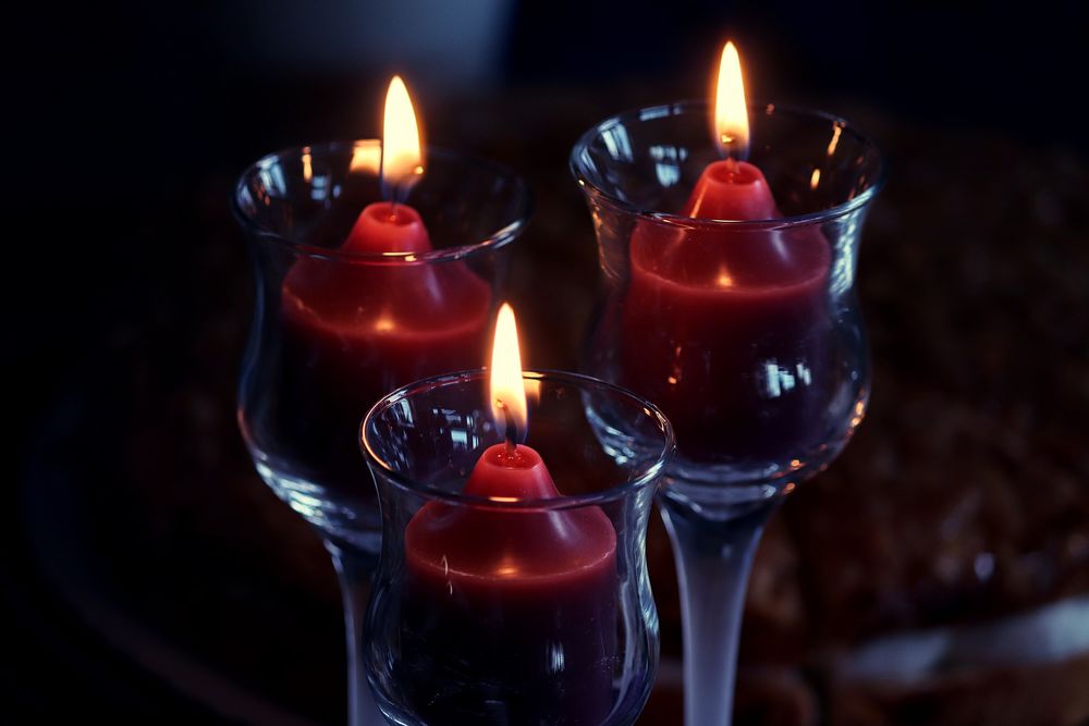 Обои для рабочего стола Горящие свечи в бокалах, by Manfred Richter