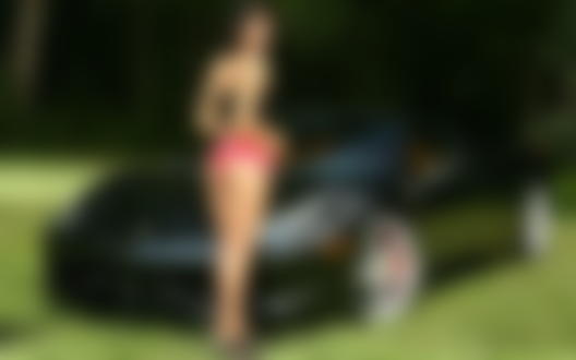 Обои на рабочий стол Модель Christina Marie стоит у авто - ferrari 458