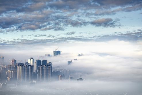Обои на рабочий стол Город, окутанный туманом, фотограф Alan lin