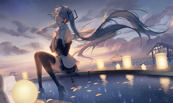 Обои на рабочий стол Vocaloid Hatsune Miku / Вокалоид Хатсунэ Мику с наушниками на голове сидит на фоне облачного неба и фонарей, by saihate