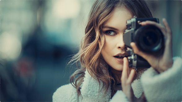 Обои на рабочий стол Модель Анастасия Щеглова с фотоаппаратом. Фотограф SHinD