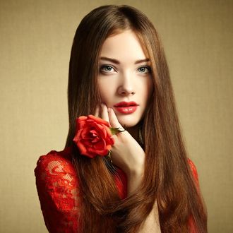 Обои на рабочий стол Девушка с розой в руке, фотограф Oleg Gekman