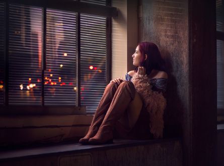 Обои на рабочий стол Девушка сидит на подоконнике окна, by Jessica Drossin