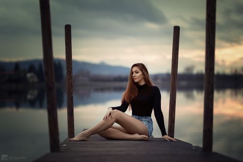 Обои на рабочий стол Модель Barbora сидит на мостике, by Jiri Zapletal