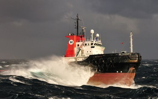 Обои на рабочий стол Корабль на море борется со штормом, юг Кейптауна, автор Jan Berghuis