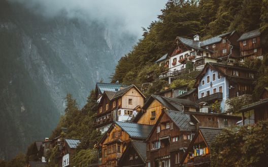 Обои на рабочий стол Халльштатт / Hallstatt на склоне, фотограф Chris Henry