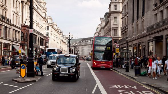 Обои на рабочий стол Уличная суета города Лондон, Англия / London, England