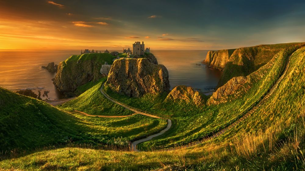 Обои для рабочего стола Замок Данноттар / Dunnottar Castle - средневековый замок, который расположен на восточном побережье Шотландии. Фотограф Krzysztof Browko