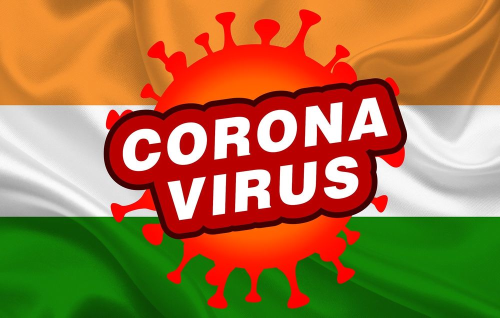 Обои для рабочего стола Микроб коронавируса и надпись (coronavirus) на фоне флага Индии, by PANKAJ YADAV