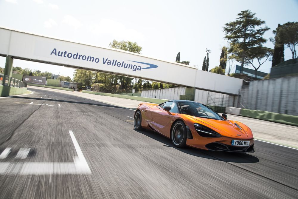 Обои для рабочего стола Новый, купе Azores Orange McLaren 720S, 2018 года