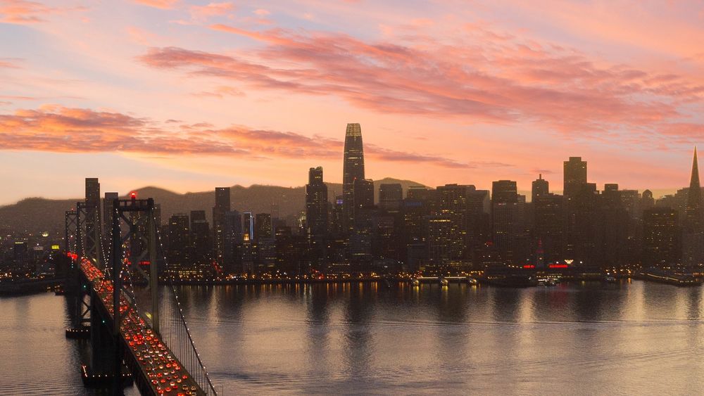 Обои для рабочего стола Мост на фоне вечернего города San Francisco / Сан-Франциско, by Riley