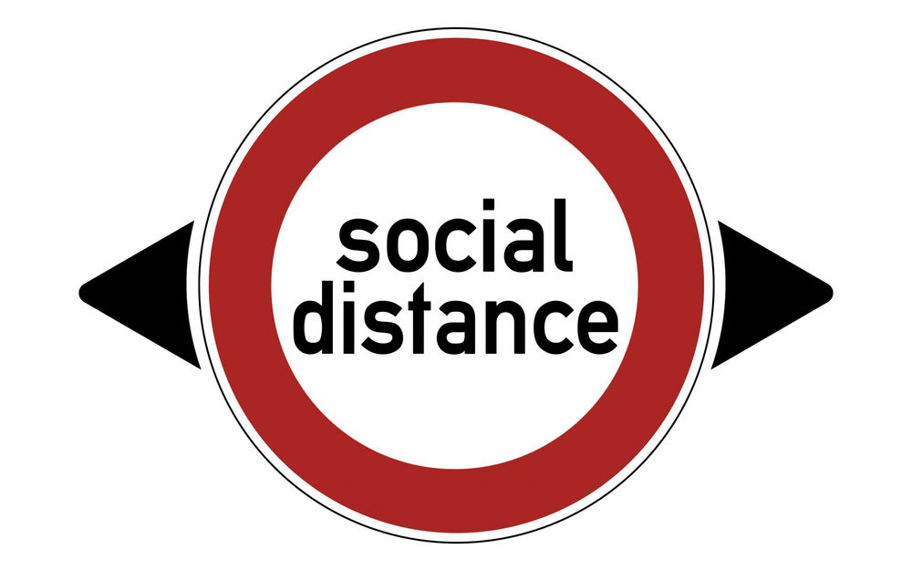 Обои для рабочего стола Предупреждающий знак social distance / социальная дистанция