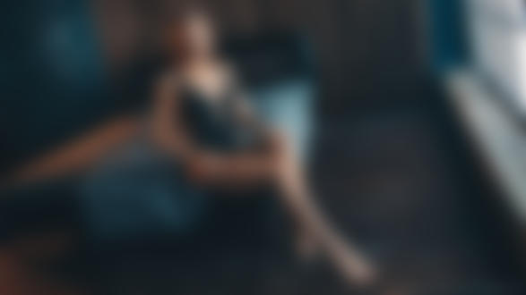 Обои на рабочий стол Модель Matilda / Матильда позирует на кровати, фотограф Бурдов Александр