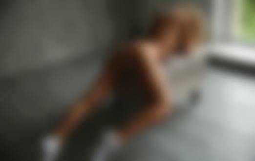 Обои на рабочий стол Блондинка Jenny Q в стрингах позирует на пуфике, by Stasy Q